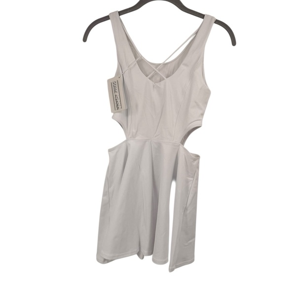 Suhk Asana Womens White Tennis Dress Built In Bra And Shorts Size Small Pockets - Picture 3 of 11